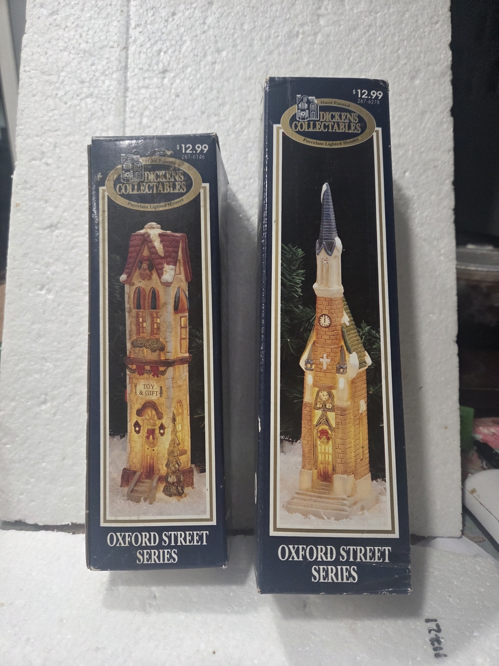 DICKENS COLLECTABLES 2 PCS BUNDLE CHURCH AND TOY HOUSE VTG 1994 Porcelain Houses